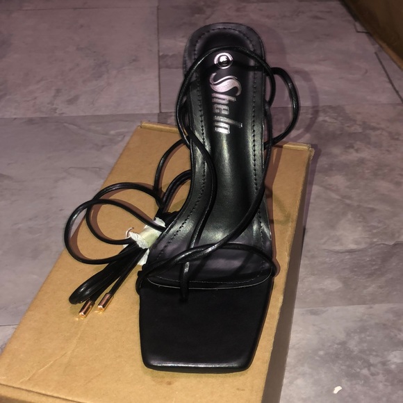 Black open toe strap heels size 6 women brand new SHEIN shoe - Picture 2 of 8